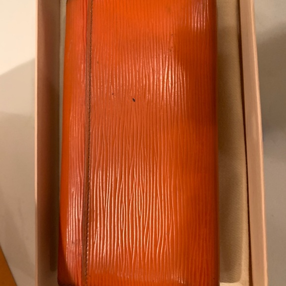 Louis Vuitton Authentic Orange Epi wallet - Picture 4 of 4